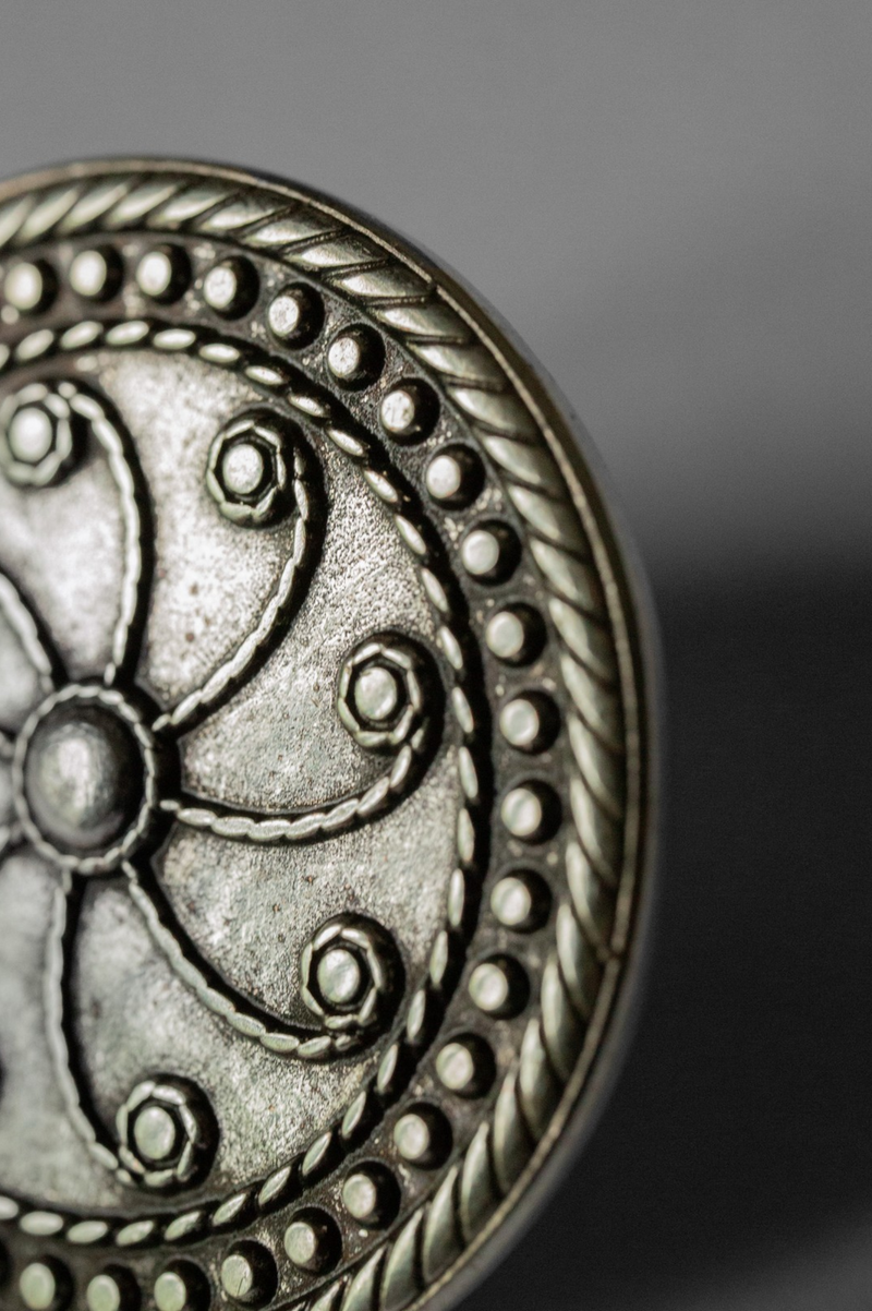 CONCHO SCARF ORNAMENT SILVER
