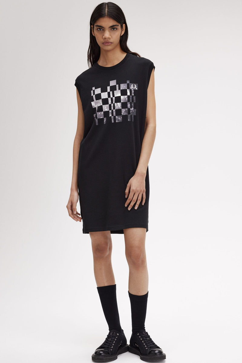 GRAPHIC PRINT PIQUE DRESS