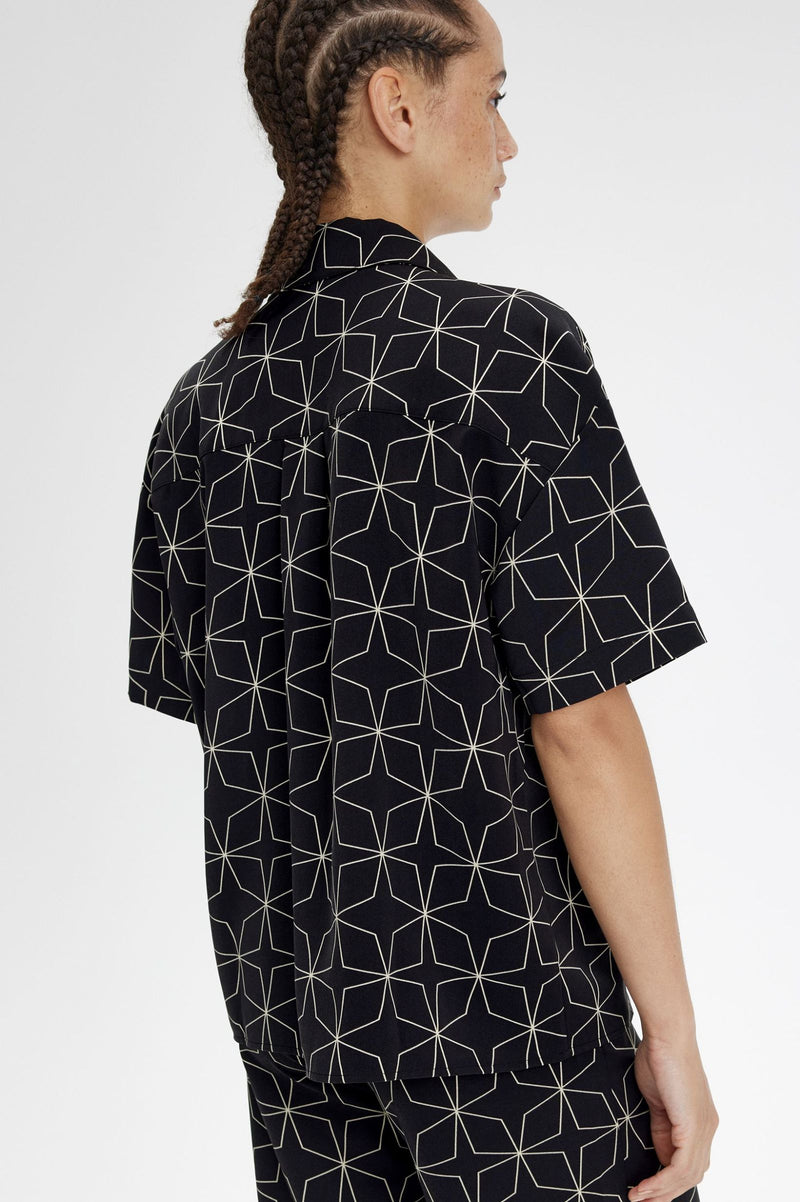 GEOMETRIC PRINT SHIRT