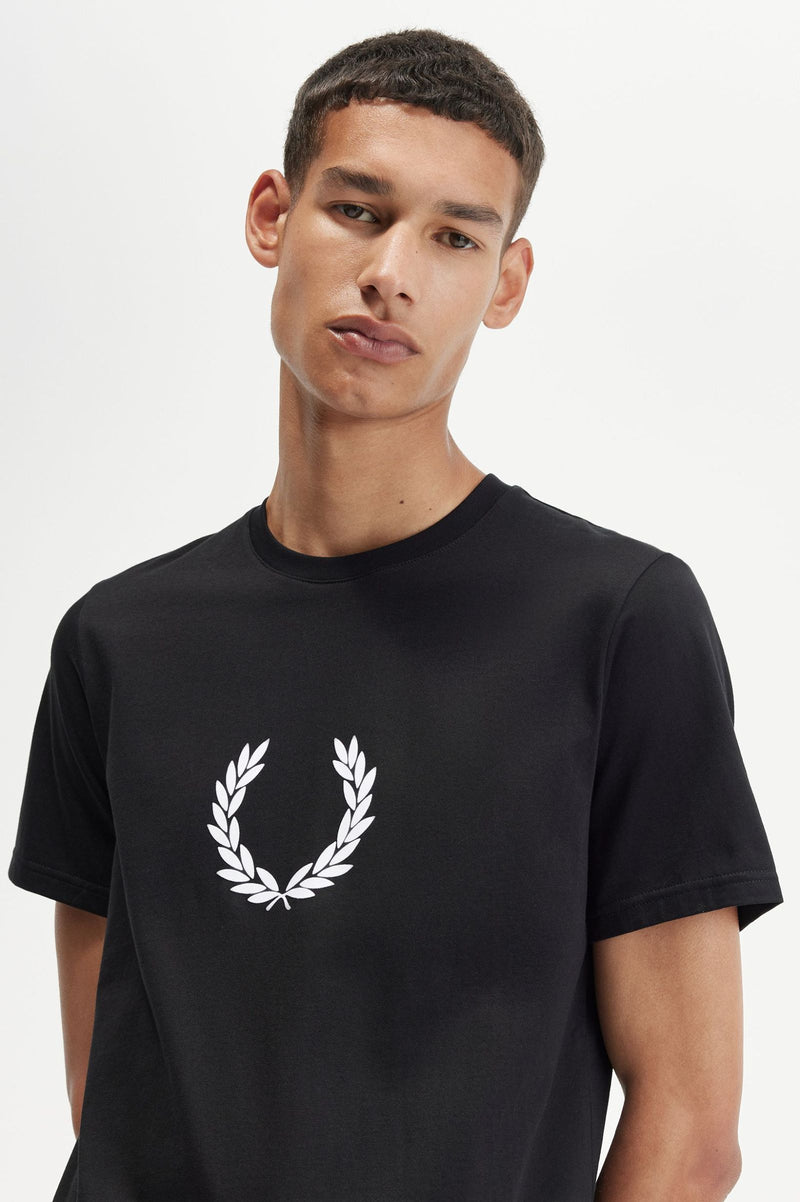 FLOCKED LAUREL WREATH GRA TEE