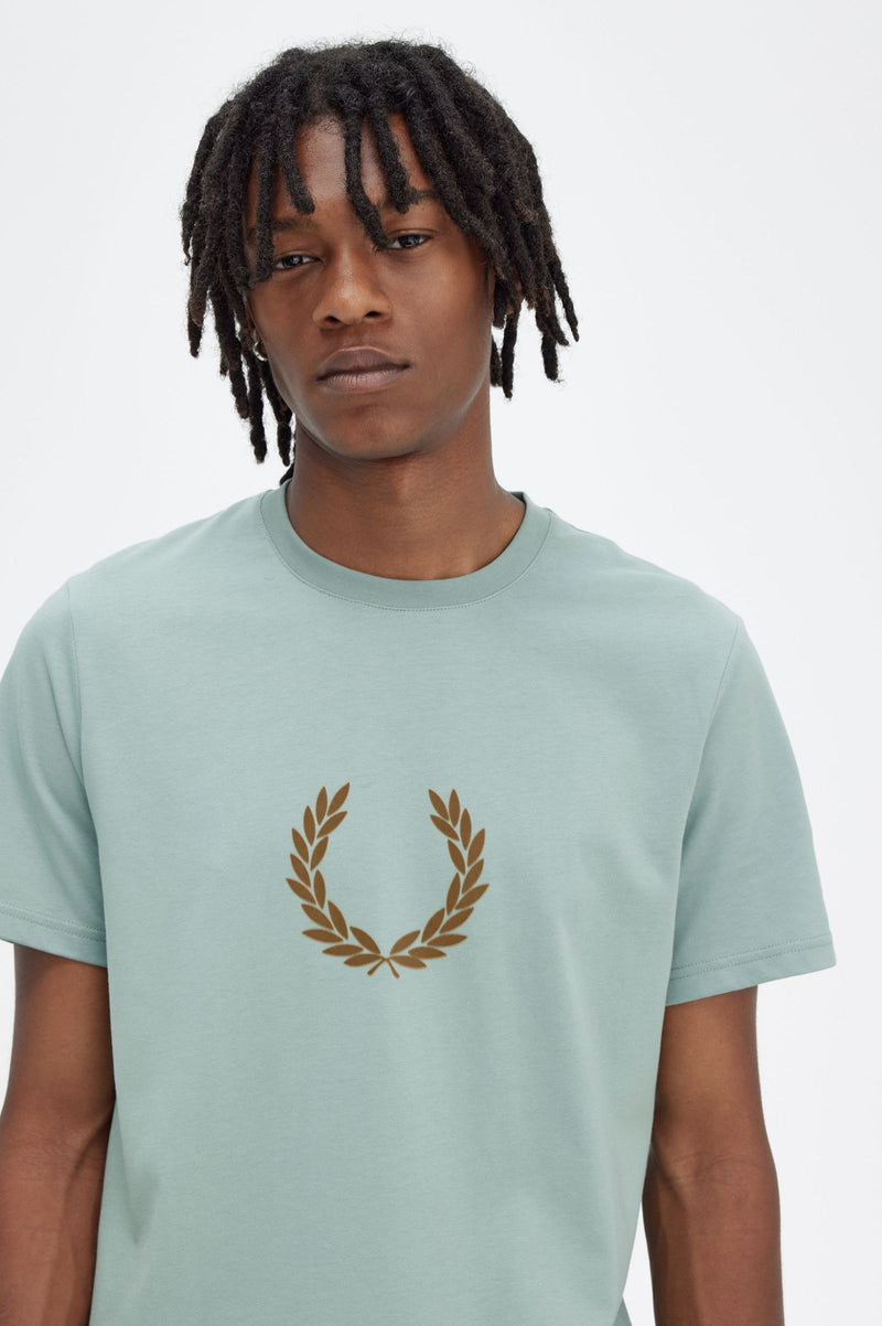 FLOCKED LAUREL WREATH GRA TEE