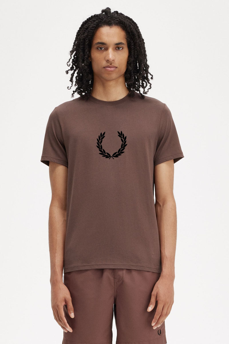 FLOCKED LAUREL WREATH GRA TEE