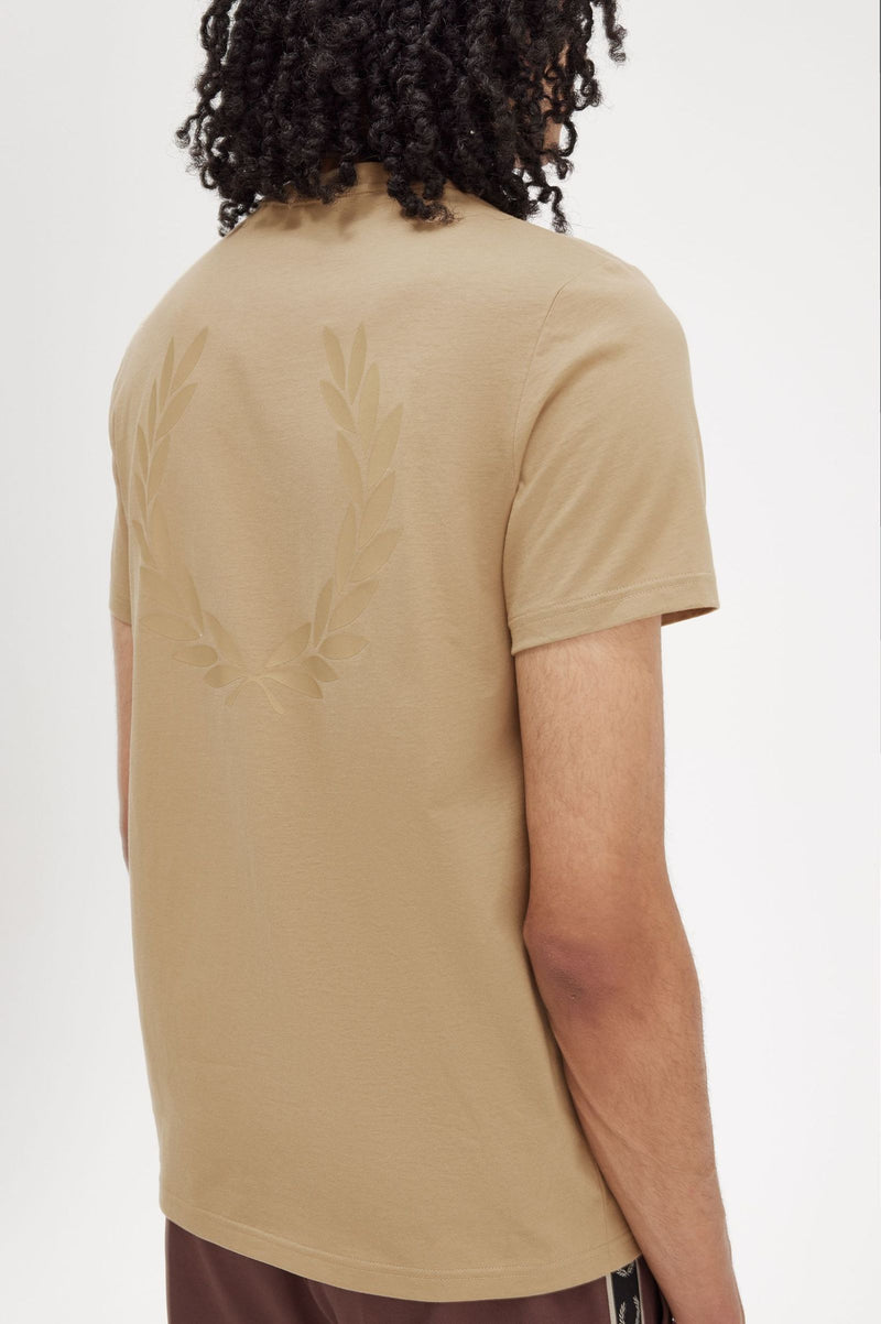 REAR POWDER LAUREL GRAPHIC TEE